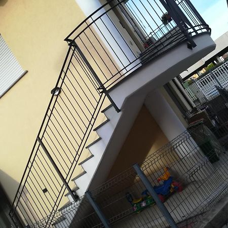 Yellow House Cir 12040 Cassano Magnago Buitenkant foto