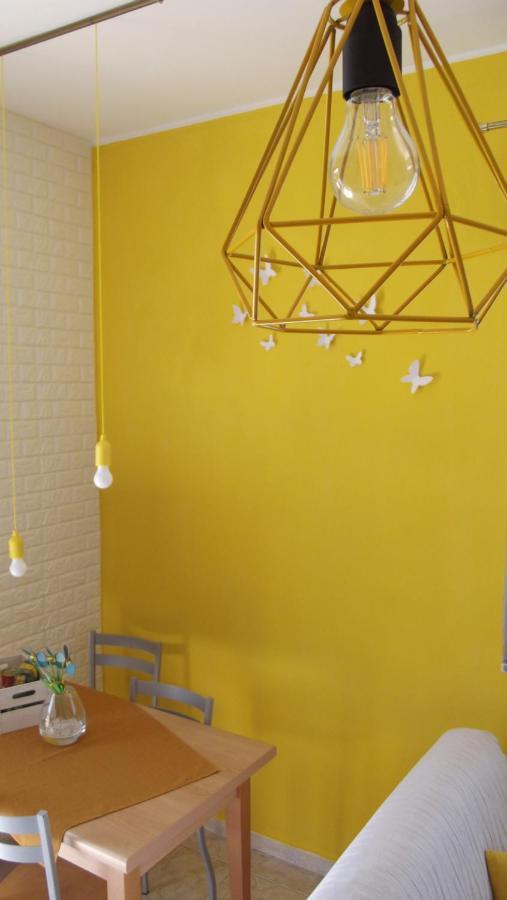 Yellow House Cir 12040 Cassano Magnago Buitenkant foto