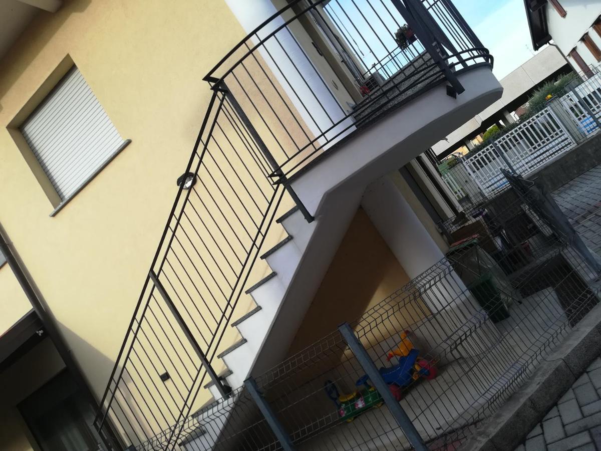 Yellow House Cir 12040 Cassano Magnago Buitenkant foto